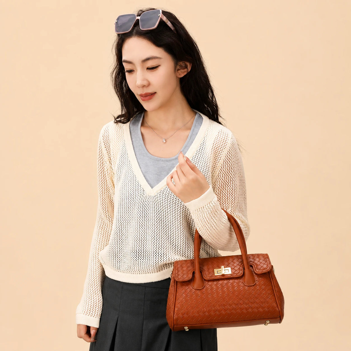 Versatile woven tote bag
