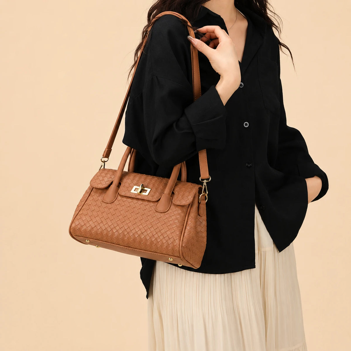 Versatile woven tote bag